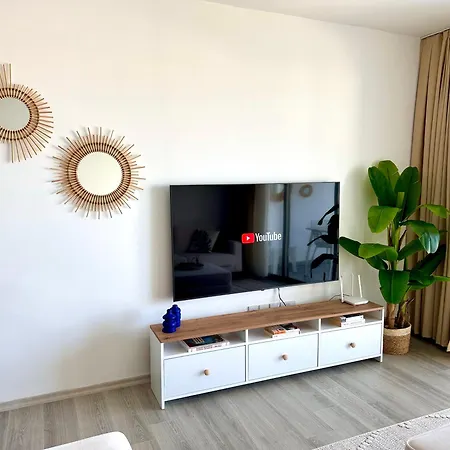 Bohemian Penthouse In Alsancak, Close To Merit