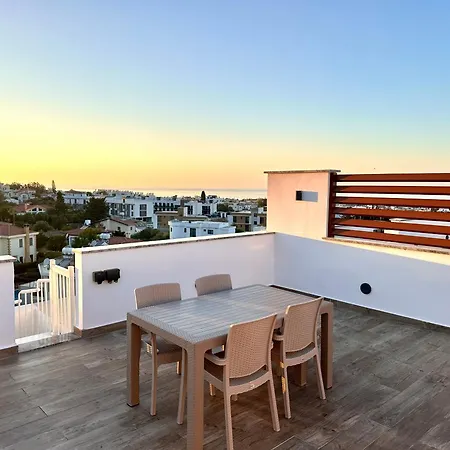 Apartamento Bohemian Penthouse In Alsancak, Close To Merit