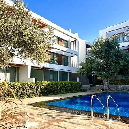 Bohemian Penthouse In Alsancak, Close To Merit Cirénia