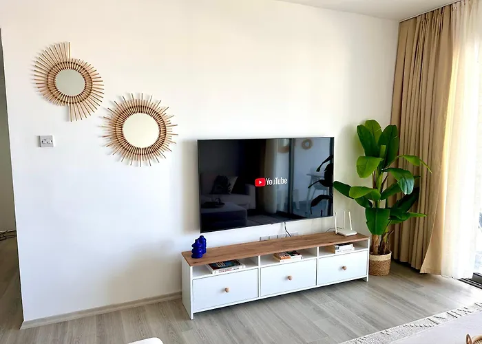 Bohemian Penthouse In Alsancak, Close To Merit