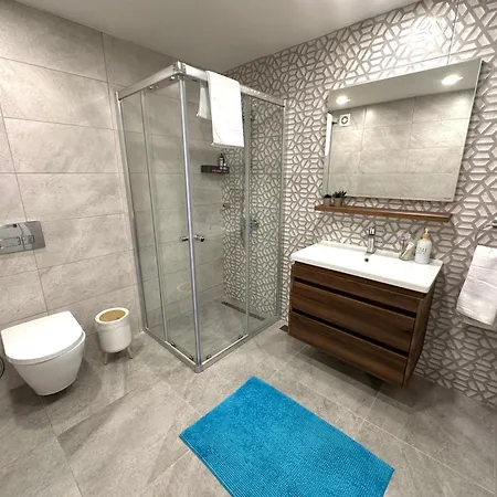 Bohemian Penthouse In Alsancak, Close To Merit Apartament *