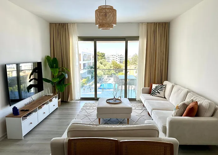 Bohemian Penthouse In Alsancak, Close To Merit Apartamento