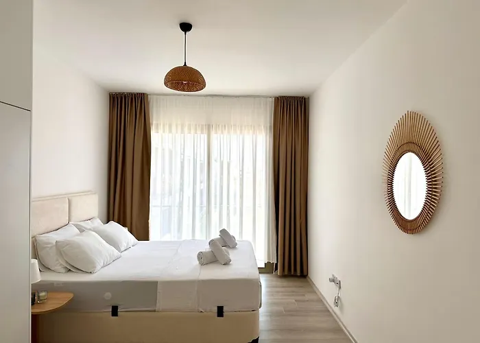 Bohemian Penthouse In Alsancak, Close To Merit * كيرينيا