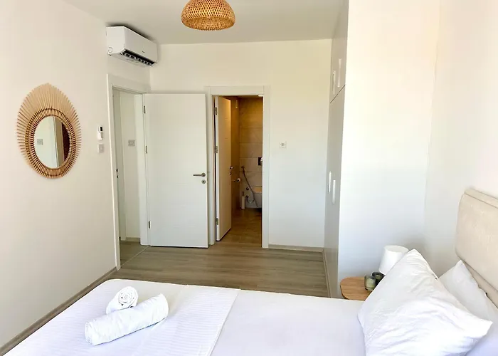 شقة Bohemian Penthouse In Alsancak, Close To Merit *