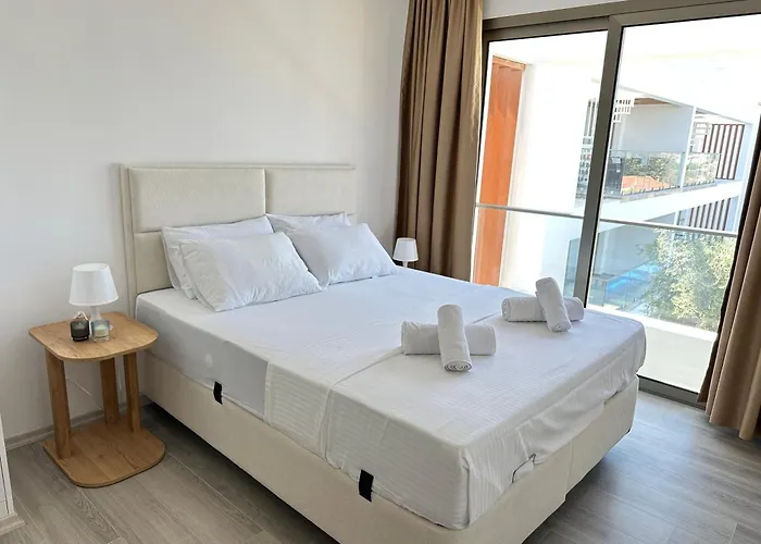 Bohemian Penthouse In Alsancak, Close To Merit كيرينيا