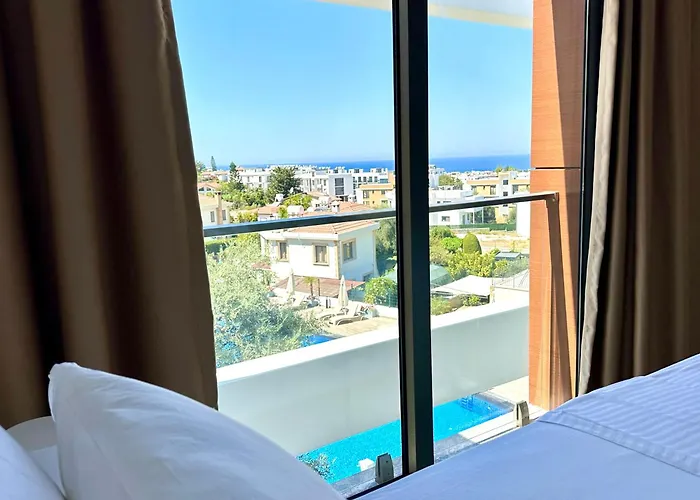 Bohemian Penthouse In Alsancak, Close To Merit * كيرينيا