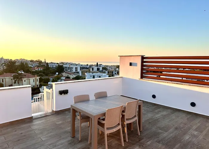 شقة Bohemian Penthouse In Alsancak, Close To Merit