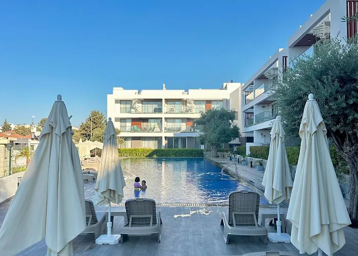 Bohemian Penthouse In Alsancak, Close To Merit شقة