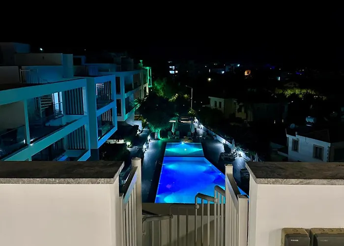 Bohemian Penthouse In Alsancak, Close To Merit كيرينيا