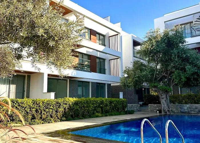 Bohemian Penthouse In Alsancak, Close To Merit كيرينيا