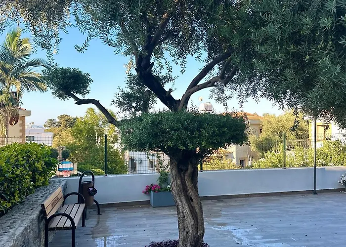 Bohemian Penthouse In Alsancak, Close To Merit شقة كيرينيا