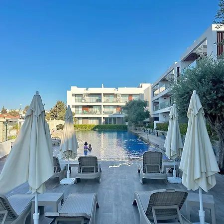 Bohemian Penthouse In Alsancak, Close To Merit Appartement