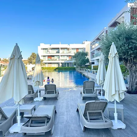 Bohemian Penthouse In Alsancak, Close To Merit Appartement *